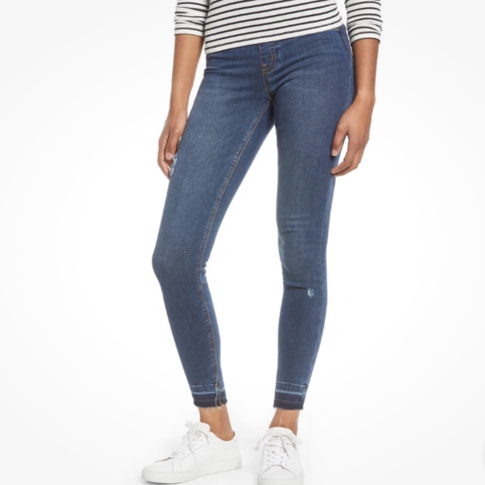 Spanx NWT Distressed Skinny Jeans Small Petite SP